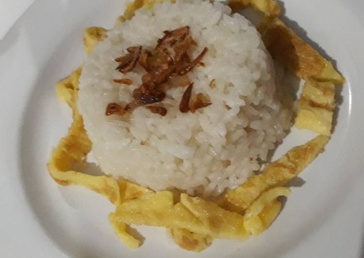 Nasi uduk triple S (sangat simple sekali)
