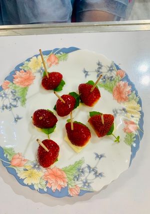 A picture of Cheesy strawberry stick.