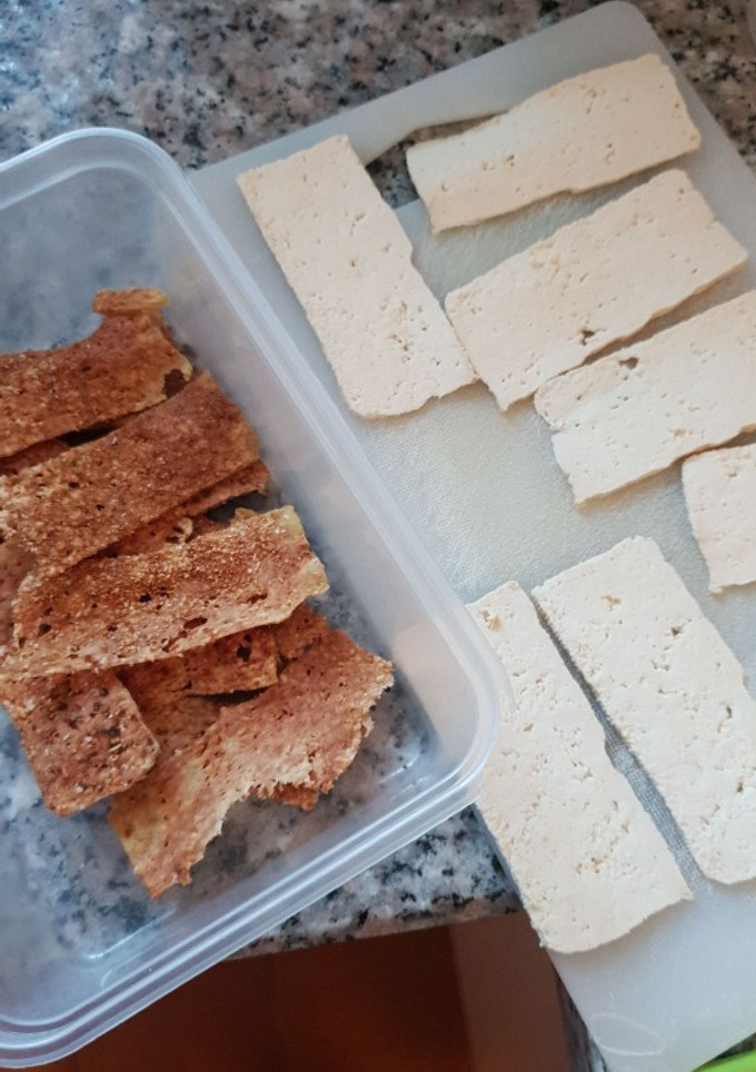 Una foto de Chips crujientes de tofu