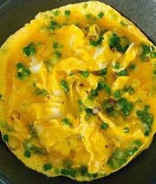 trứng rán hành lá