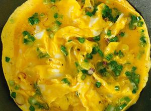 Hình của món Trứng Vịt Chiên Hành Lá.