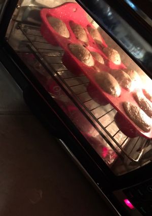 Una foto de Pastelitos de plátano y fresas