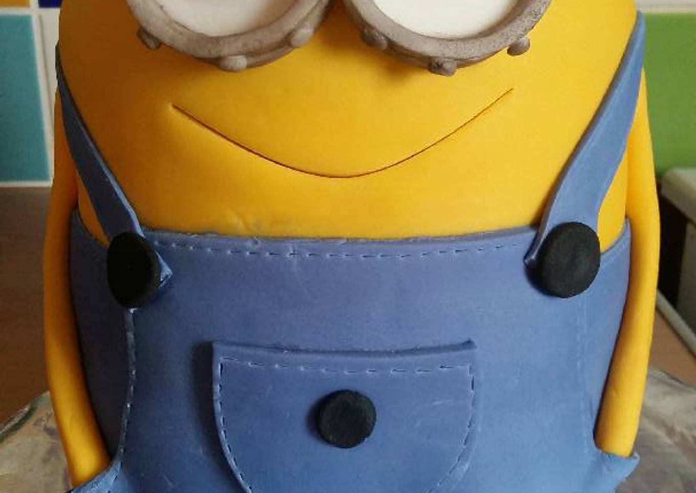 Vickys Minion Bob Cake (Decorating Idea)