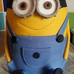 A picture of Vickys Minion Bob Cake (Decorating Idea).
