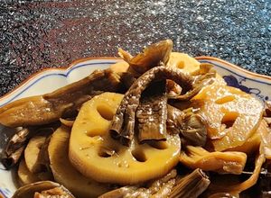 Hình của món Củ sen kho nấm lộc nhung (món chay).