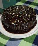 मॉइस्ट चॉकलेट केक रेसिपी इन कुकर (moist chocolate cake in cooker recipe in Hindi)