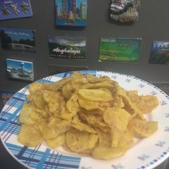 A picture of Crispy Aloo paper chips.