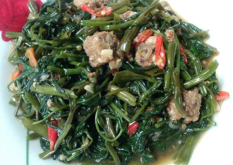 Tumis Kangkung pake Oncom