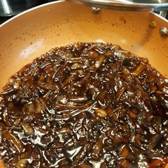 A picture of Nan's Onion Jam.