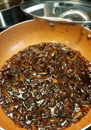 A picture of Nan's Onion Jam.
