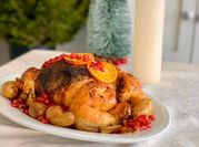 Una foto de pollo con chalotas