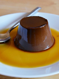Una foto de Flan vegano de chocolate