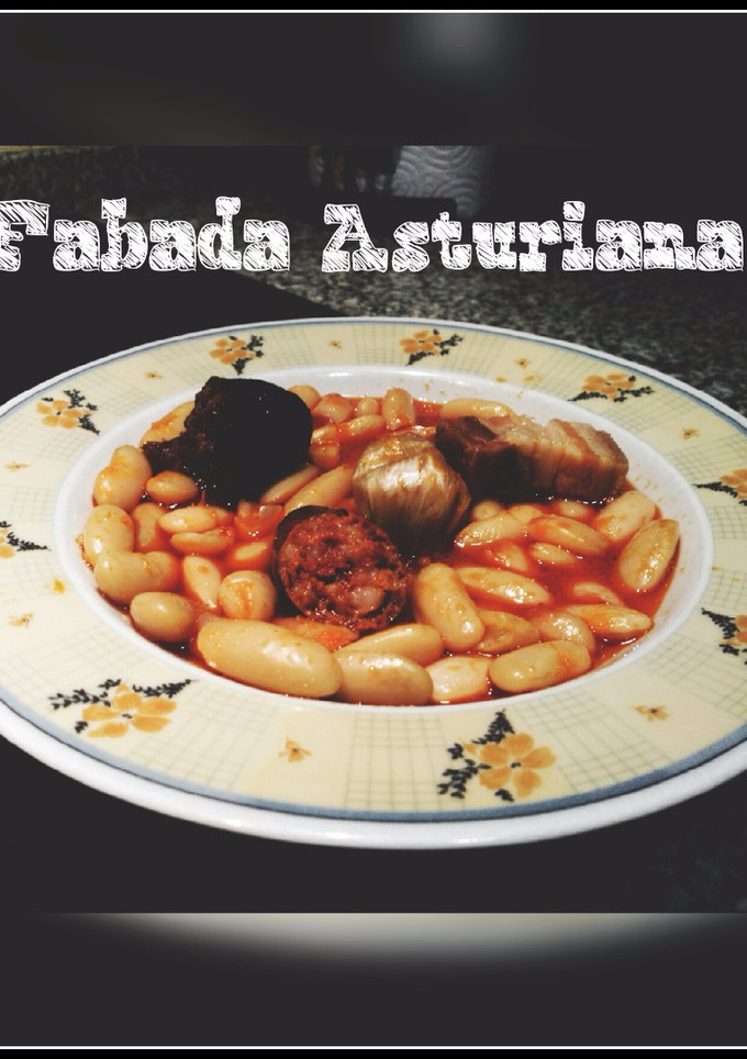 Una foto de Fabada Asturiana