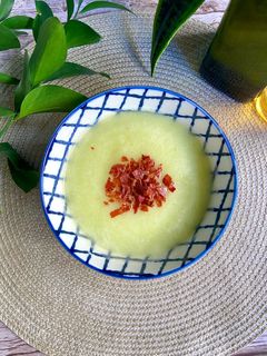 Una foto de Sopa fría de melón y pepino