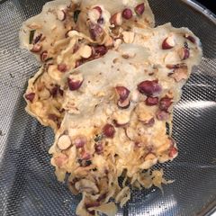 A picture of Rempeyek Kacang - Indonesian Peanut Cracker.