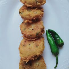 A picture of Aloo ke kabab.
