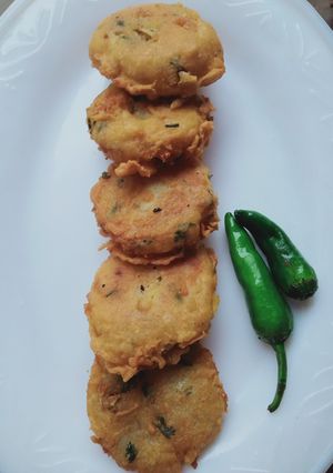 A picture of Aloo ke kabab.