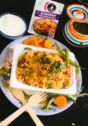 A picture of Schezwan Fried Rice masala 😋😋😋.