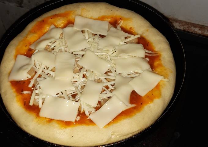 Langkah Mudah untuk Menyiapkan 🍕Pizza Teflon Simple🍕 yang Enak