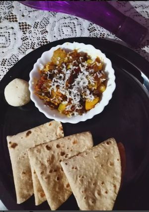 গরম গরম রুটি(rooti recipe in Bengali) রেসিপির প্রধান ছবি