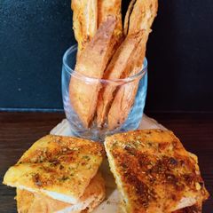 A picture of Baked kulcha crispies.