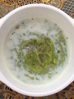 Foto resep Avocado milk with chia seeds Snack mpasi