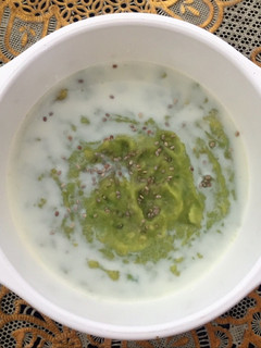 Foto resep Avocado milk with chia seeds Snack mpasi