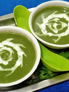 क्रीमी पालक सूप (creamy palak soup recipe in Hindi) रेसिपी मुख्य फोटो