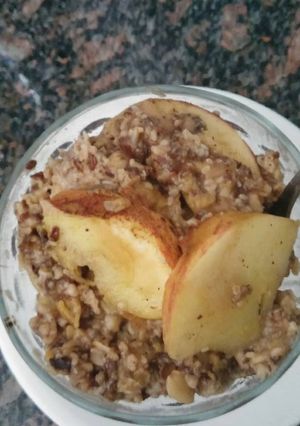 Una foto de Postre rápido de avena, y granola shatvika (especial) y manzana