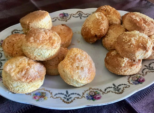 Una foto de Scones salados y dulces
