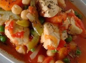 Una foto de Cazuela de pollo con verduras. Sin harinas ni arroz