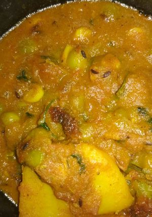 A picture of Aaloo matar.