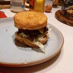A picture of Tims Burgers.