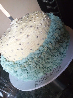 A picture of Butter cream frosting.