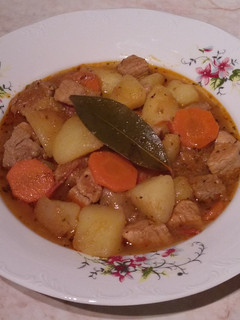 Egyszerű tunkolós sertésragu, ahogy én készítem recept fotója