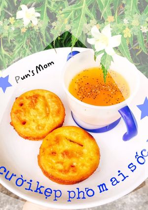 Hình của món Bánh mặt cười kẹp phô mai sốt bơ.