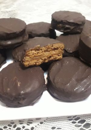 Una foto de Alfajores de chocolate con aceite
