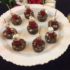 A picture of Dates makhana dry fruit rolls.