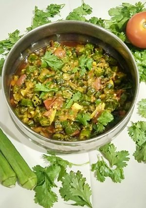 મસાલા ભીંડી (Masala Bhindi Recipe In Gujarati) રેસીપી મુખ્ય ફોટો