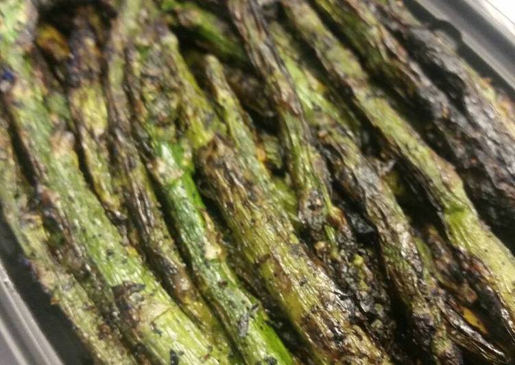 Simple Way to Make Favorite Grilled Asparagus w/ Lemon &amp; Thyme