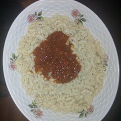 A picture of Macaroni with stew.