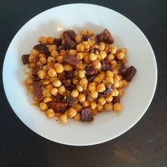 A picture of Chorizo chickpeas.