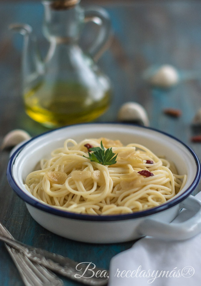 Una foto de Espaguetis aglio e olio