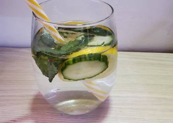How to Make Delicious Lemon Cucumber Detox Water