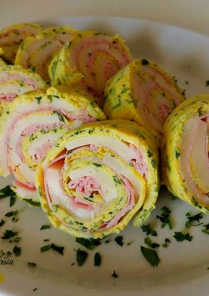Foto di Rotolo di frittata, asparagi e prezzemolo