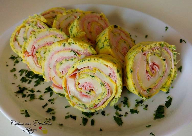 Rotolo di frittata, asparagi e prezzemolo