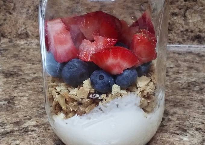 Berry Cheesecake Yogurt Parfait