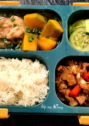 Hình của món Hộp cơm vui vẻ 1 (thịt kho mắm ruốc, canh bí đỏ, dưa leo).