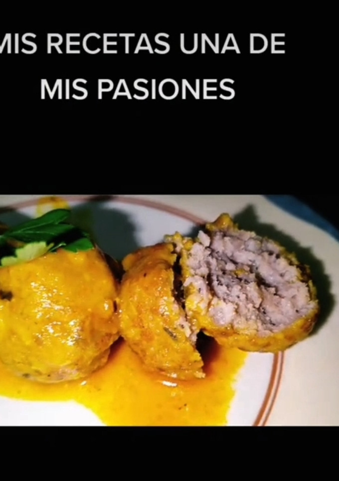 Una foto de Albóndigas de carne con salsa a mi manera