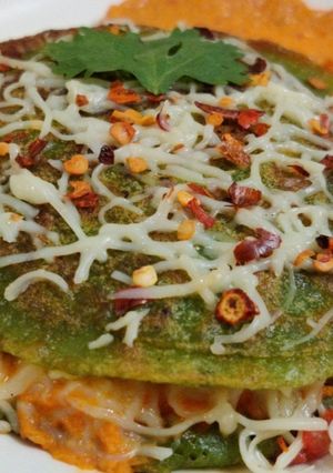 ચીઝી હરિયાળી ચીલા સેન્ડવિચ (cheesy hariyali chila sandwich) રેસીપી મુખ્ય ફોટો
